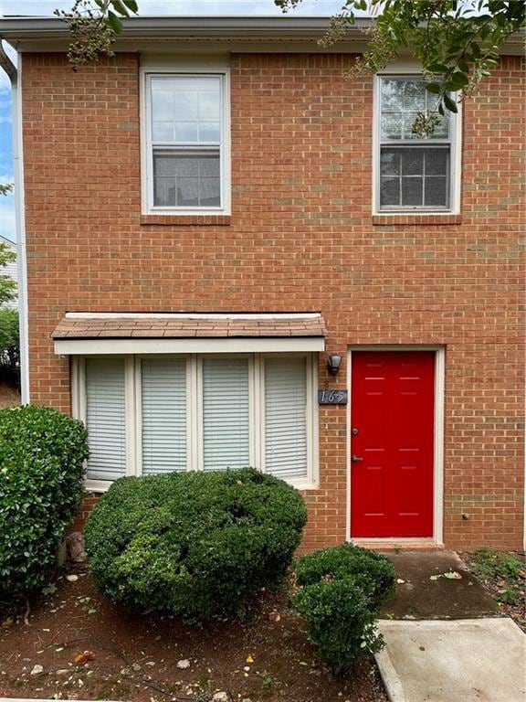 Bow window with newer blinds. End unit.  Storm win