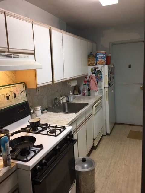 Lindenwood Village Section C unit 5H, Howard Beach, NY 11414 - photo 1