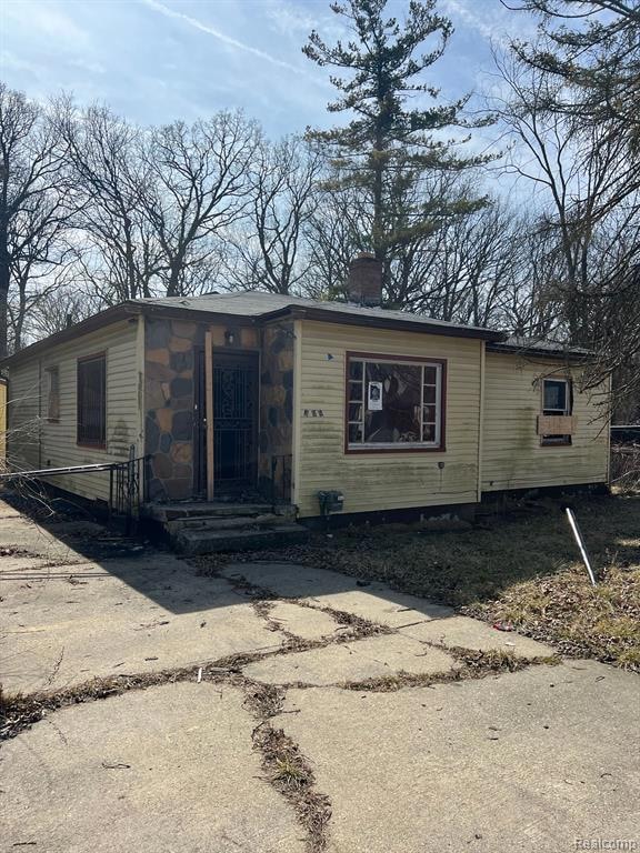 305 W Stewart Ave, Flint, MI 48505 - photo 1