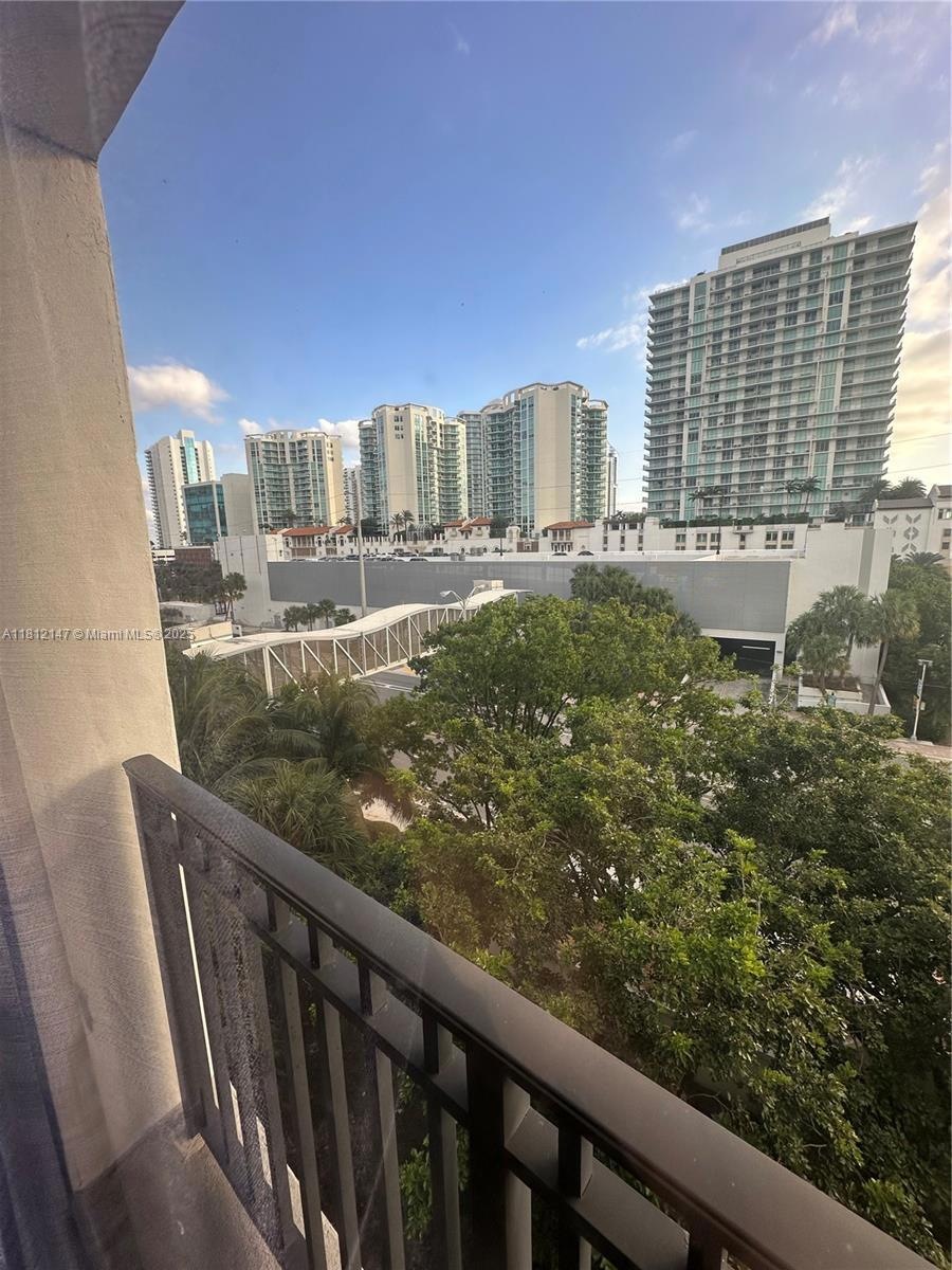Great complete South view from Balcony