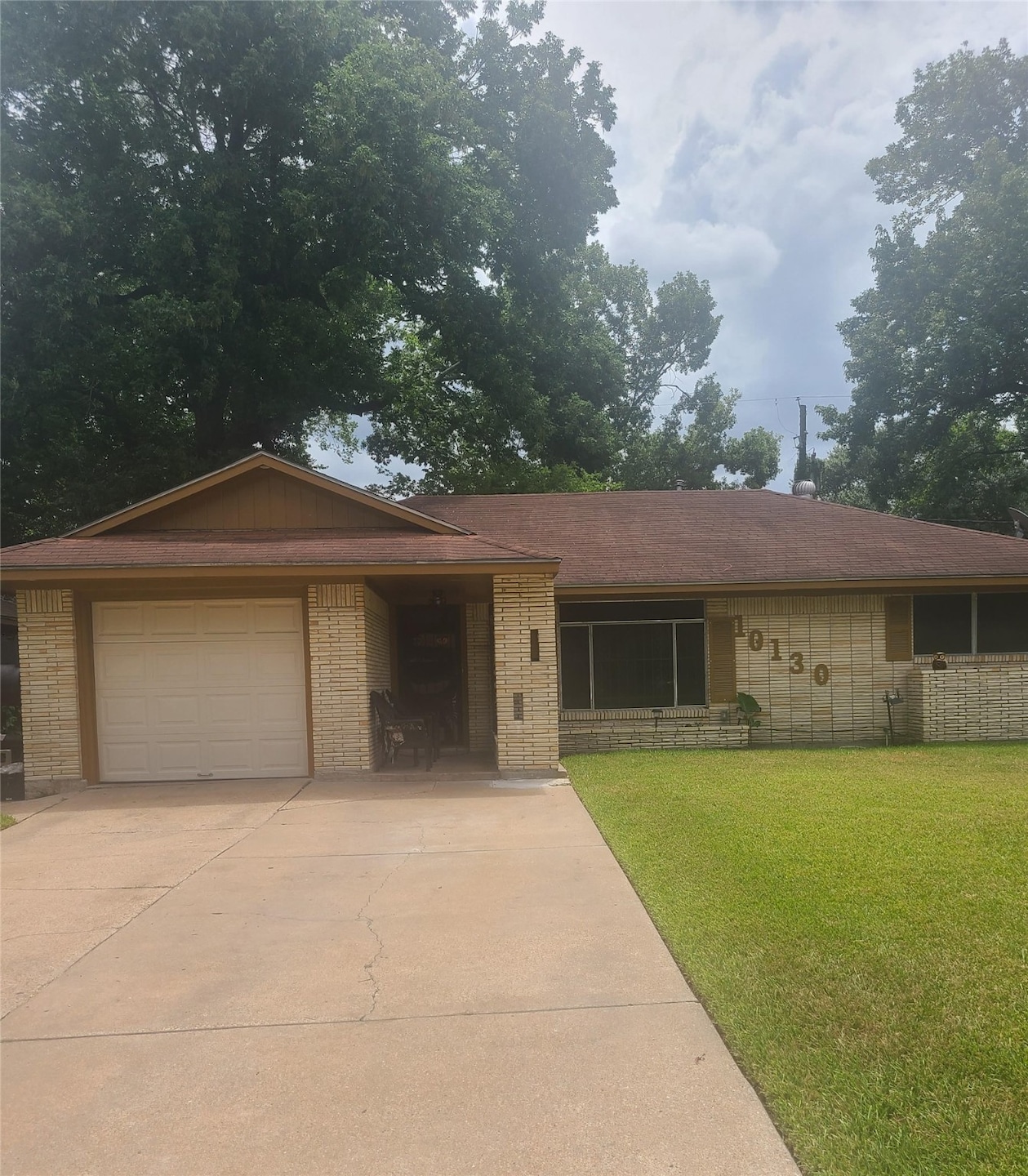 10130 Bretton Dr, Houston, TX 77016 - photo 1