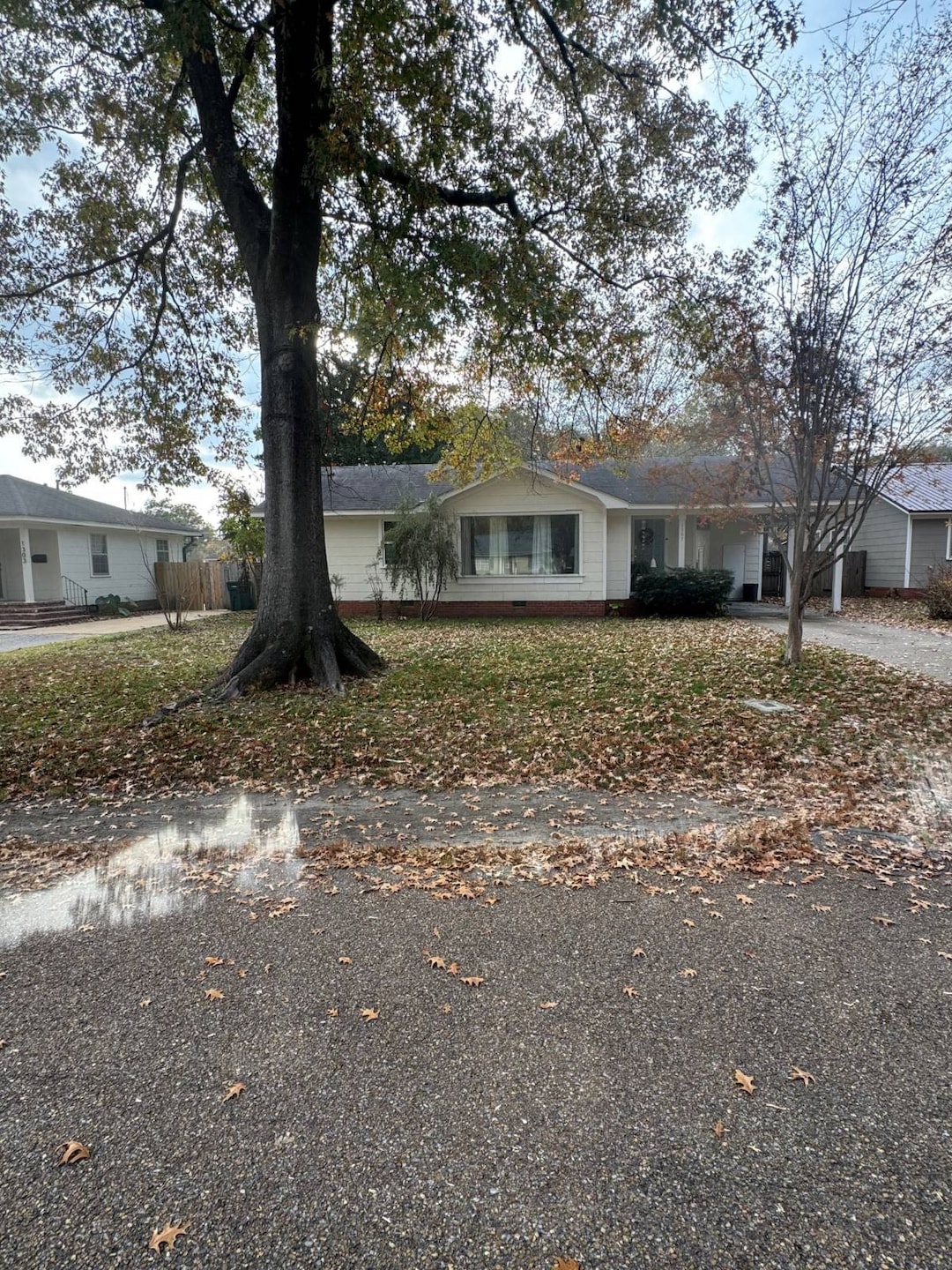 1305 Myrtle St, Greenwood, MS 38930 - photo 1