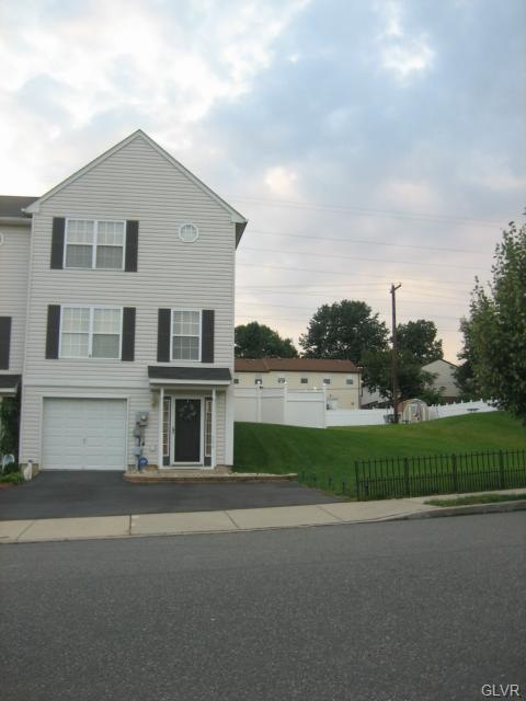 706 Bach Ct, Freemansburg, PA 18017 - photo 1