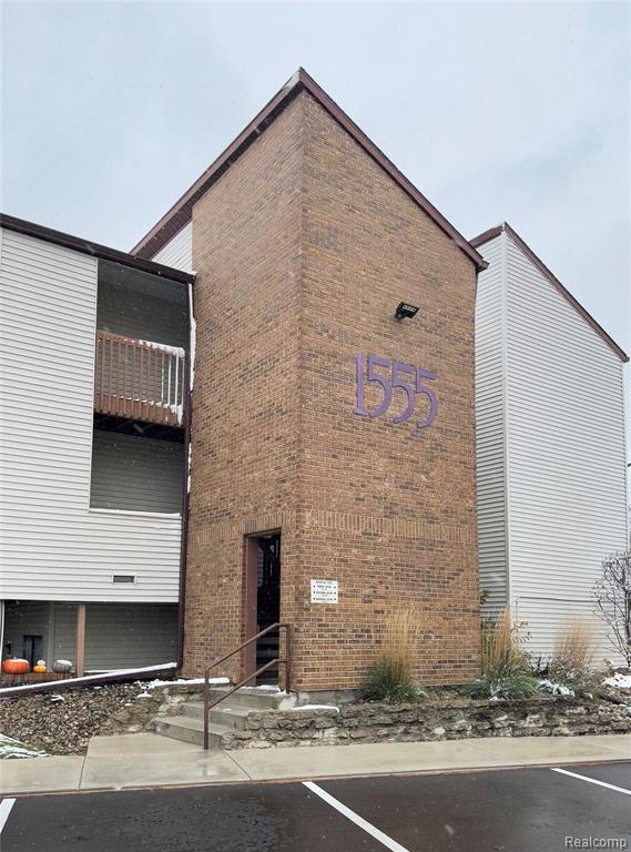 1555 W Pond Dr unit 33, Okemos, MI 48864 - photo 1