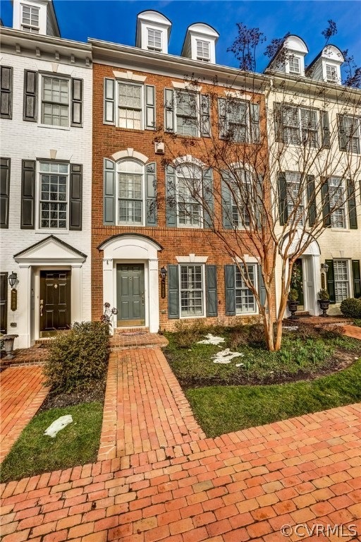 Welcome to Grayson Hill 1102 Hyde Lane