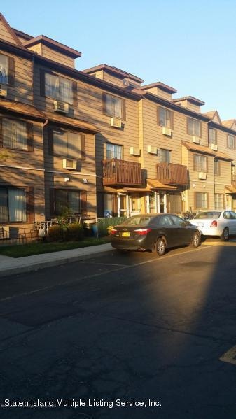 27 Daffodil Ln unit 101, Staten Island, NY 10314 - photo 1