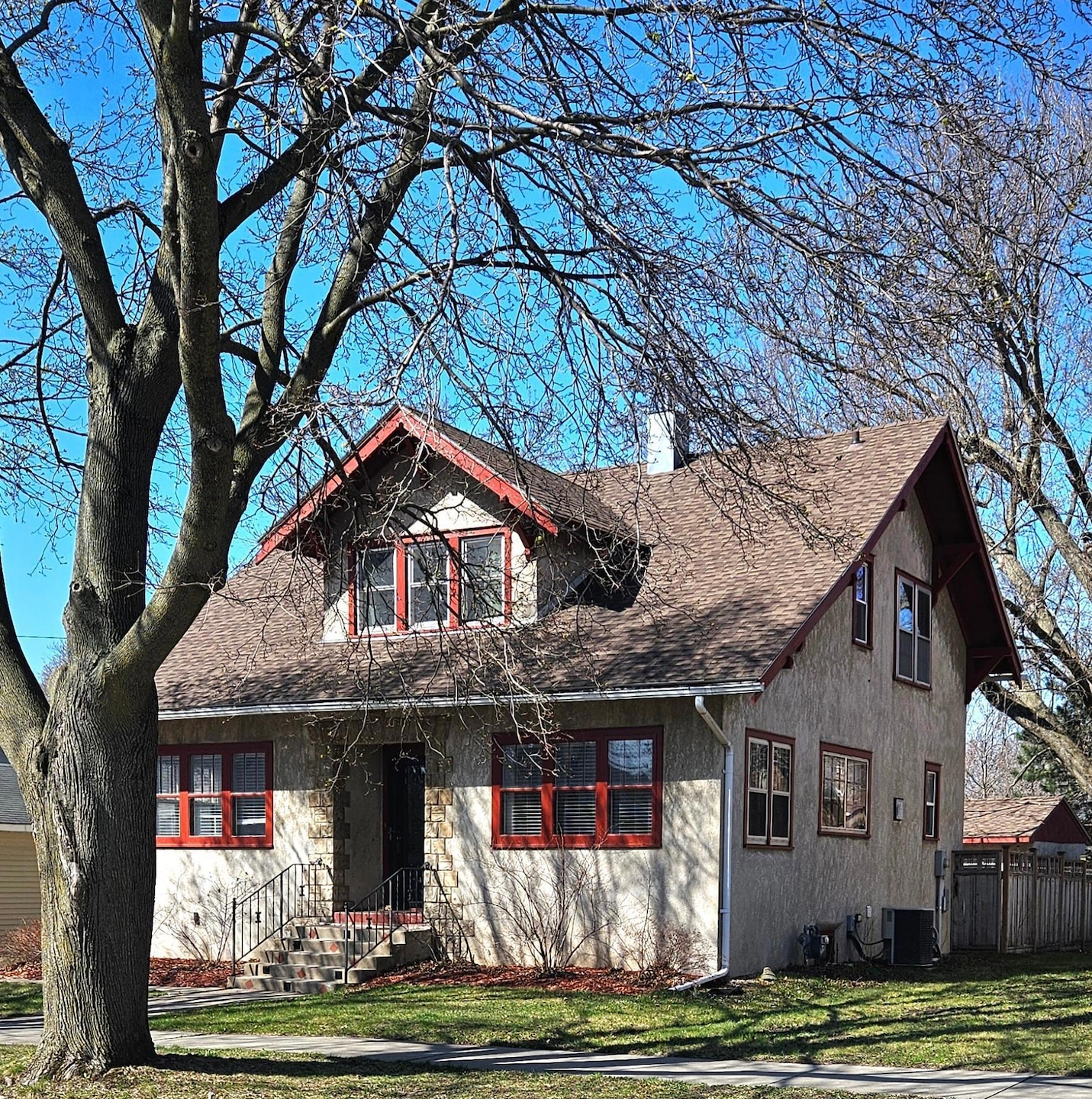 404 6th St SW, Austin, MN 55912 - photo 1