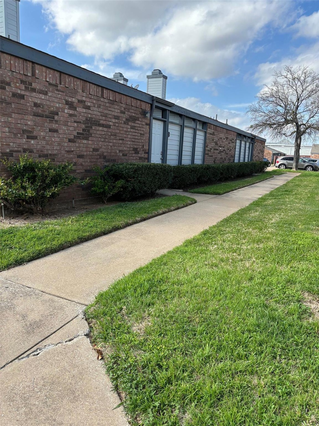 618 Bellaire Dr unit B, Hurst, TX 76053 - photo 1