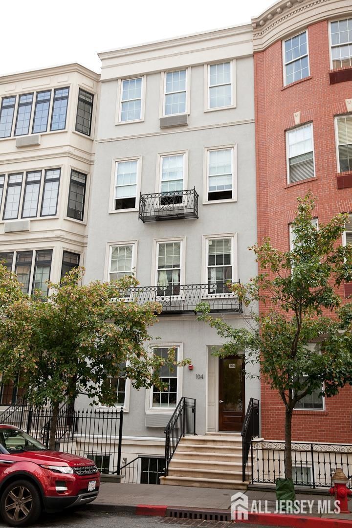 Under Contract $555,000 • Co-Listing Agent