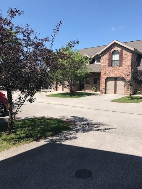 THE LANDING.  GREAT LOCATION-DIRECTLY OFF 1-540.