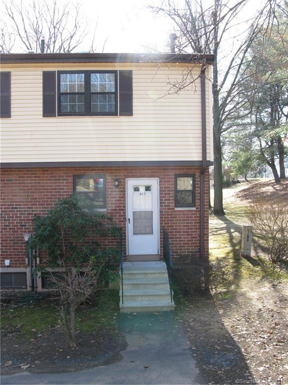 323 Hampton Ct unit 323, Newington, CT 06111 - photo 1