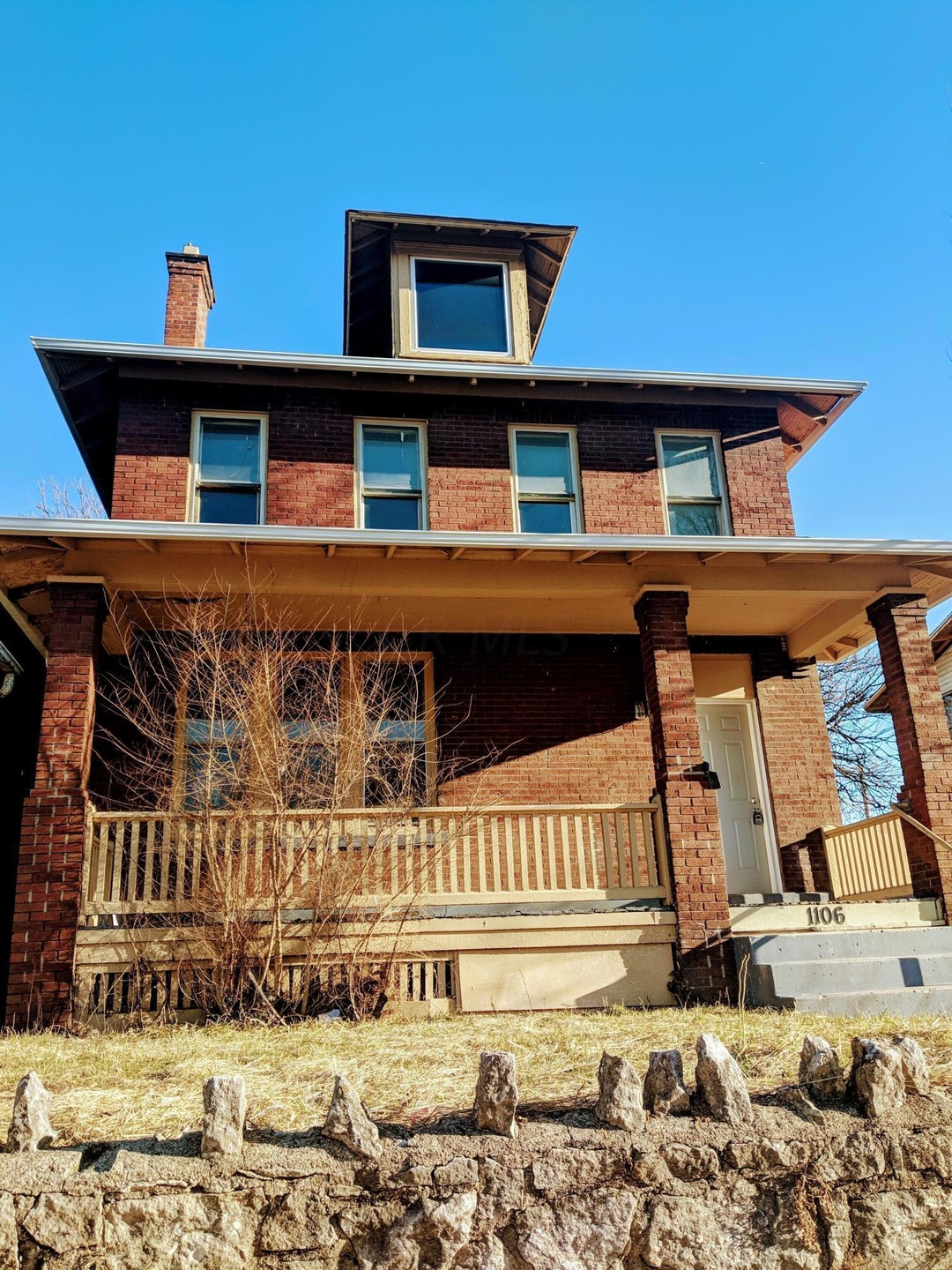 1106-E-Whitter Exterior