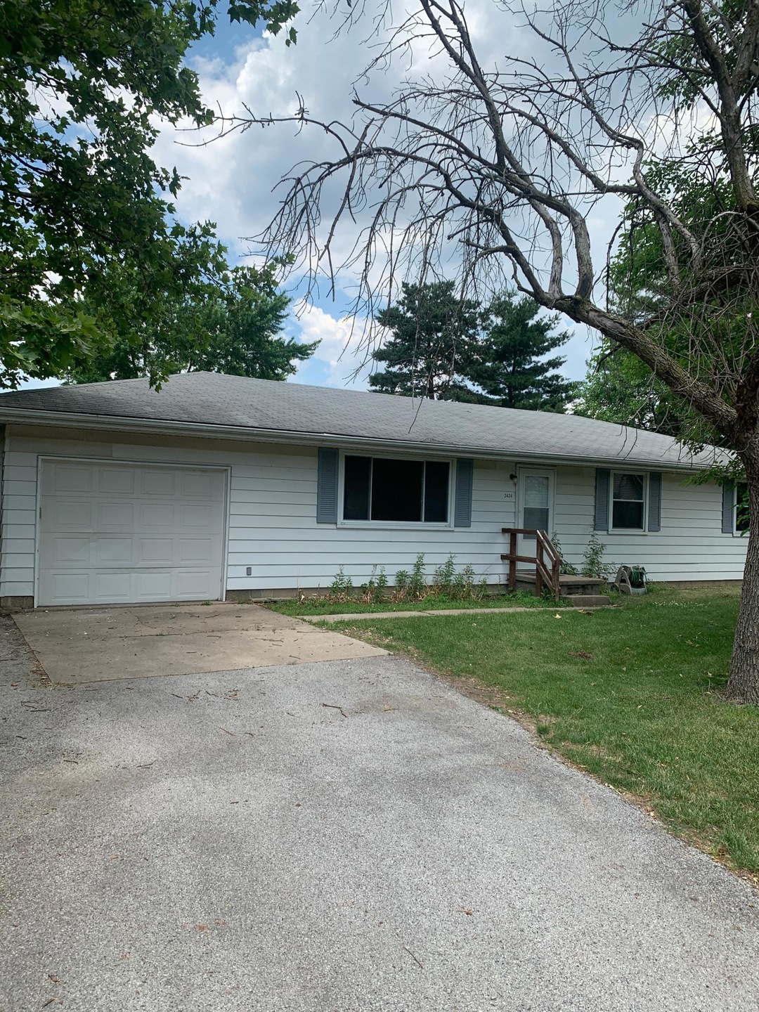 2424 Sycamore Ln, West Lafayette, IN 47906 - photo 1