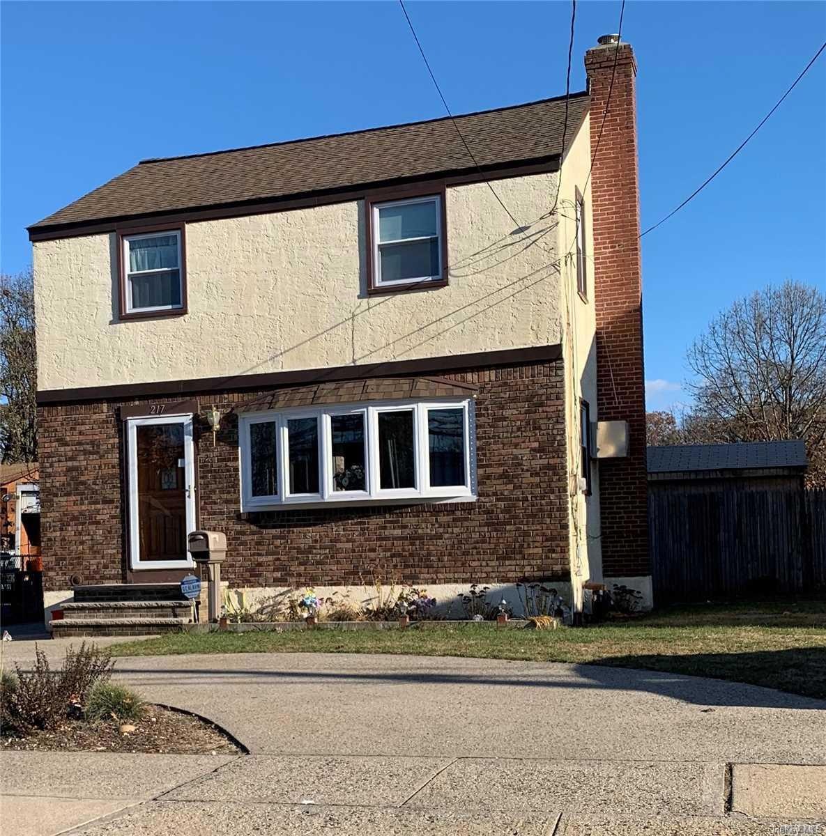 217 Hemp Gardens Dr, W. Hempstead, NY 11552 - photo 1