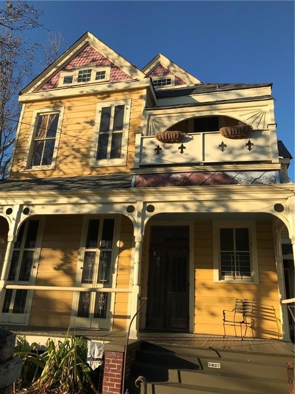 Located in the heart of Uptown..lower right apartm