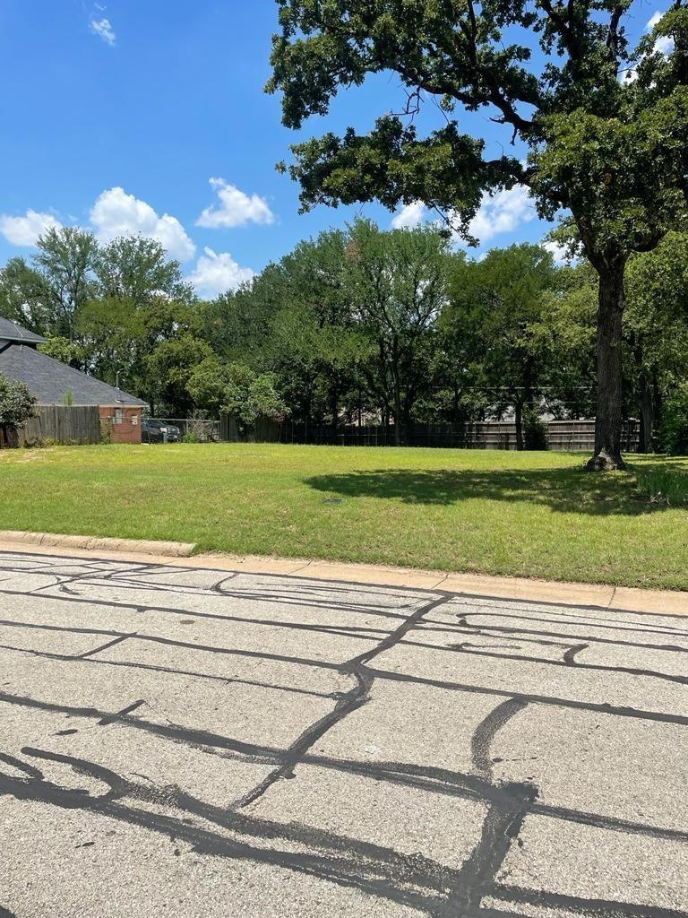 1605 Donna Ln, Bedford, TX 76022 - photo 1