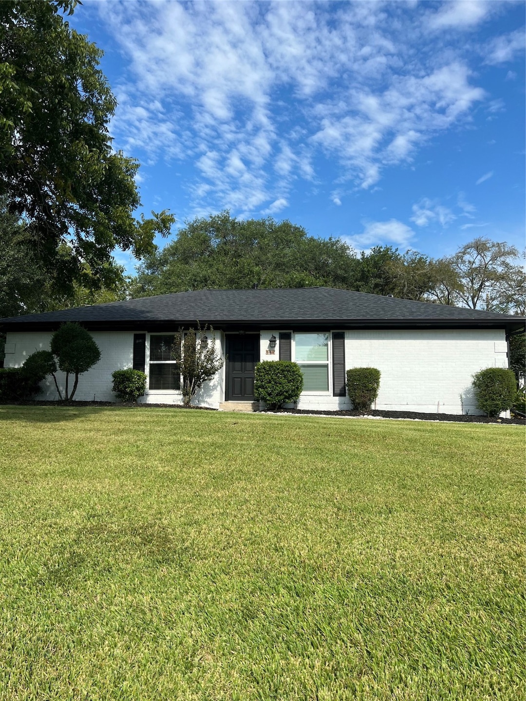 412 Colonial Dr, Friendswood, TX 77546 - photo 1