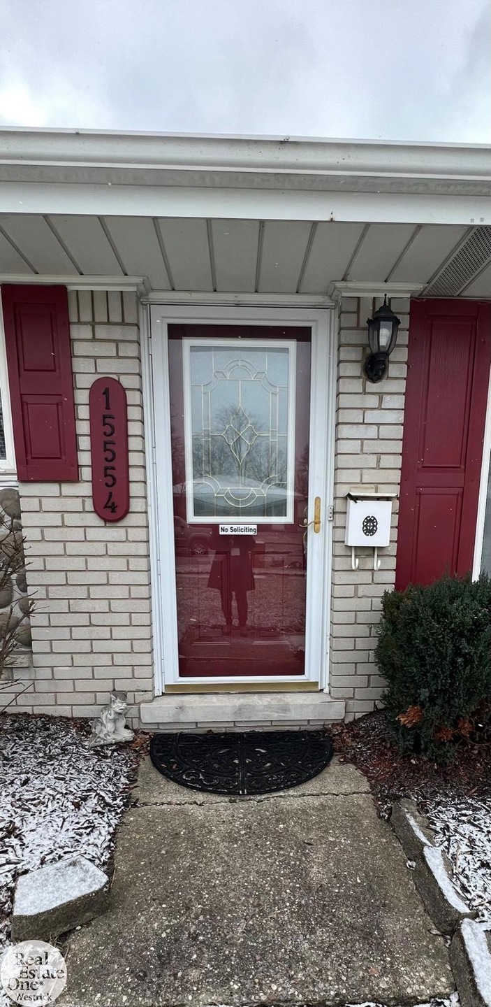 15554 Clover St, Roseville, MI 48066 - photo 1