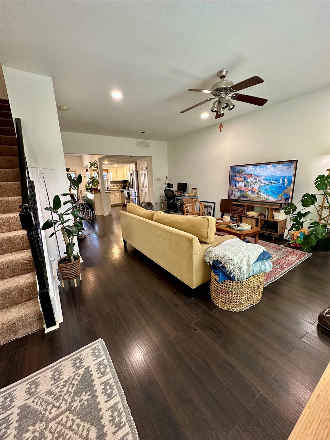 Welcome to 14723 Barryknoll Ln!  This is a great s