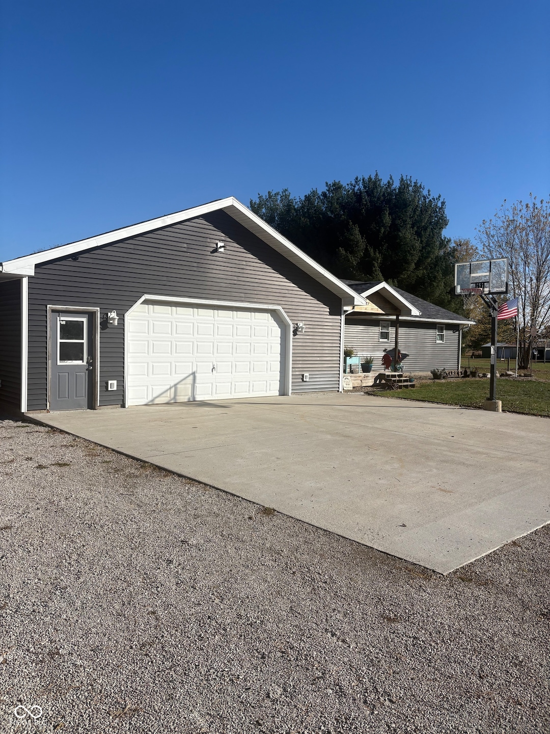 908 S Division St, Cayuga, IN 47928 - photo 1