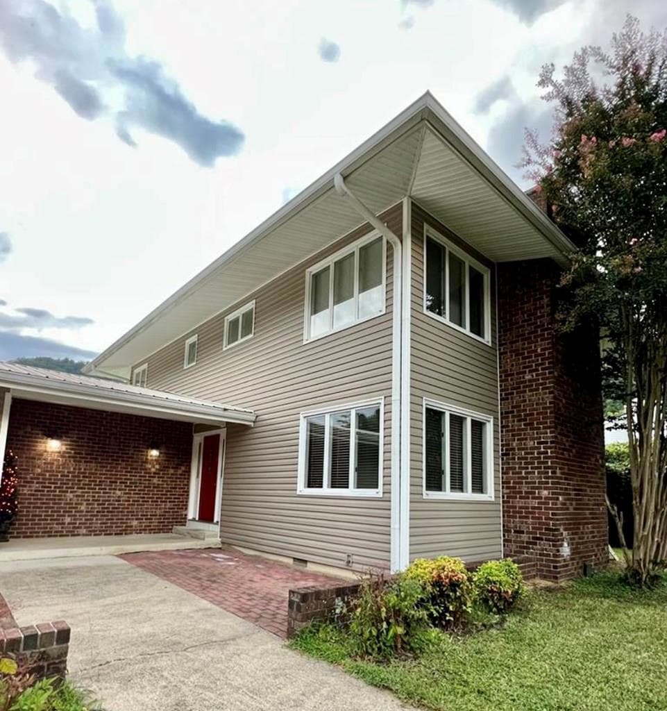 Sold $305,000