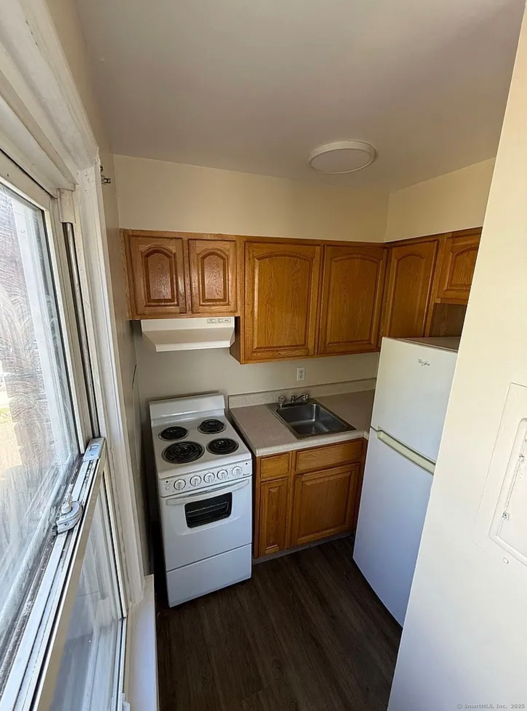 52 Mckinley Ave unit 5, Bridgeport, CT 06606 - photo 1