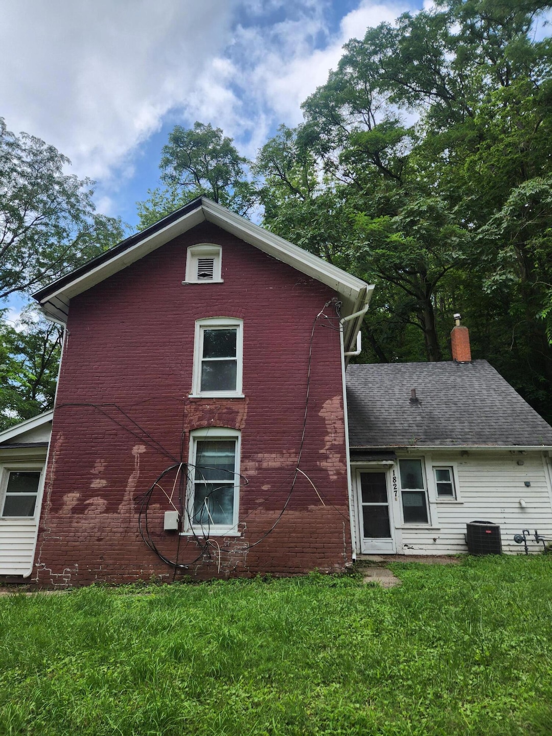 1827 Hershey Ave, Muscatine, IA 52761 - photo 1