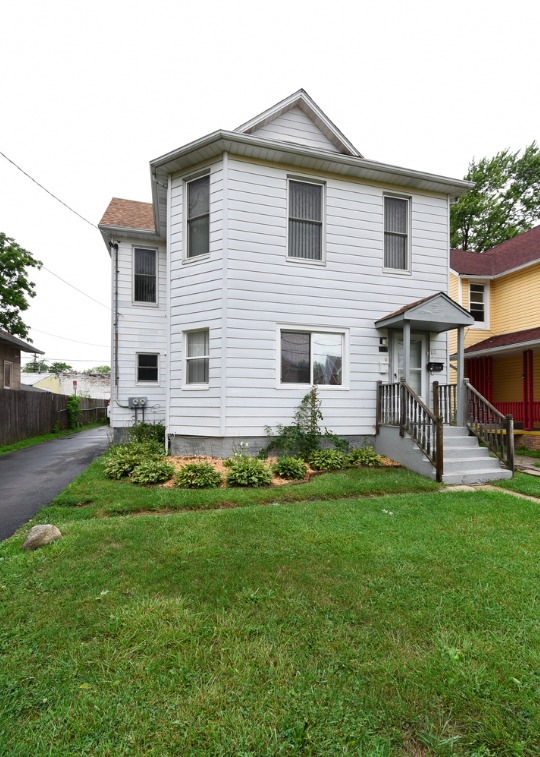 112 N Jackson St, Waukegan, IL 60085 - photo 1