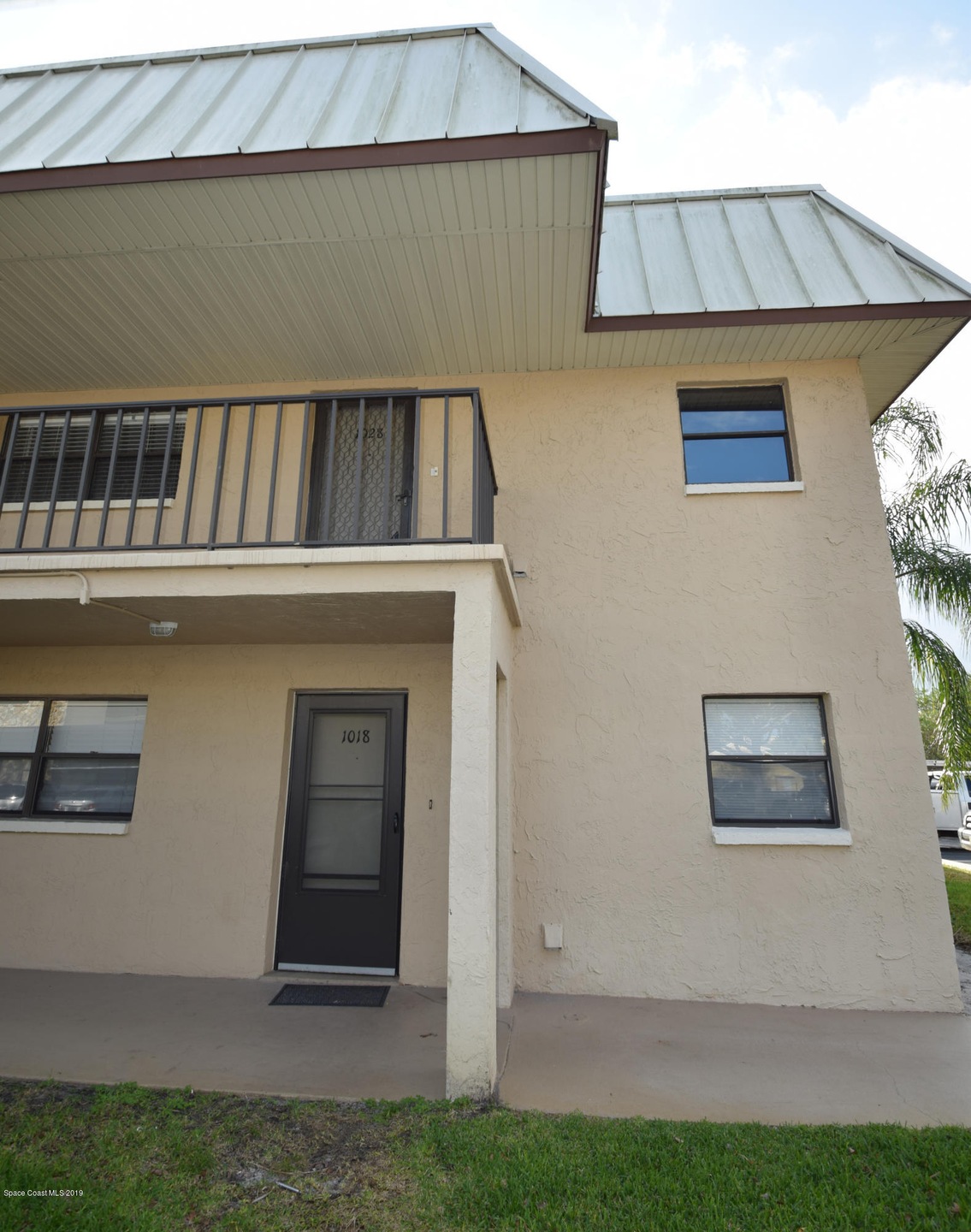 2ND FLOOR CONDO!