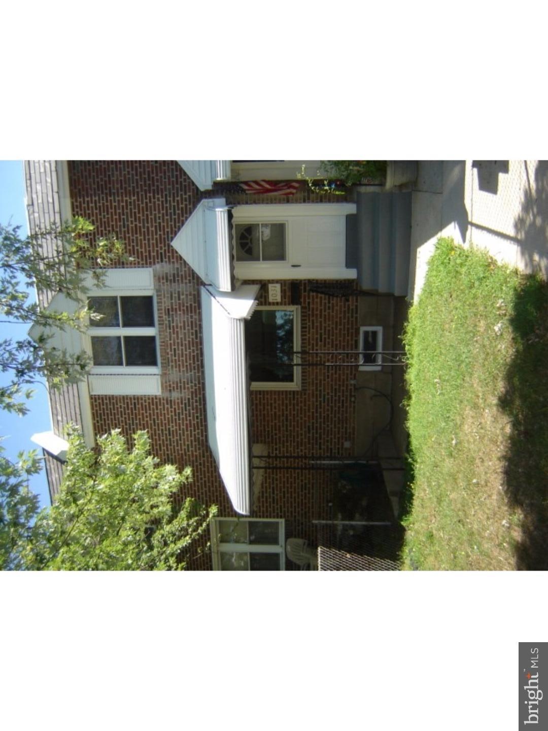 1031 Minden Ln, Darby, PA 19023 - photo 1