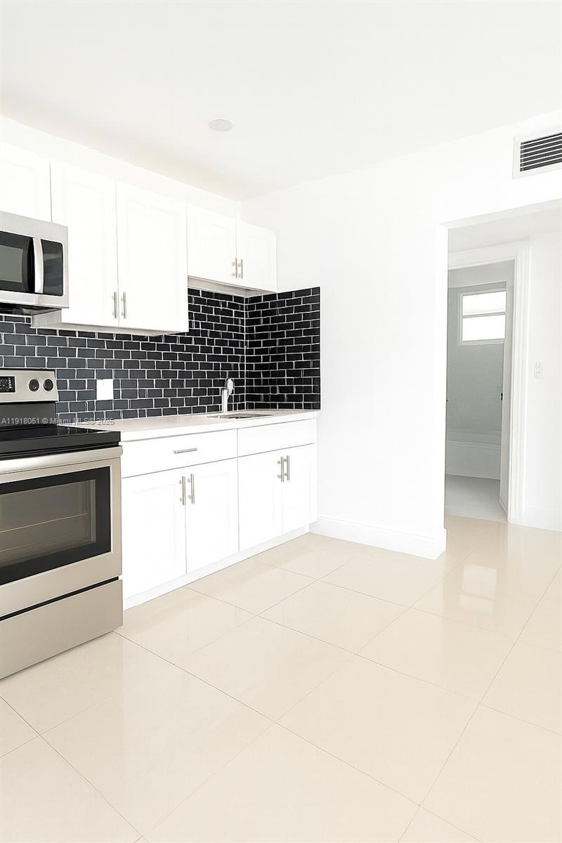 724 NW 3rd Ct unit 2, Hallandale Beach, FL 33009 - photo 1