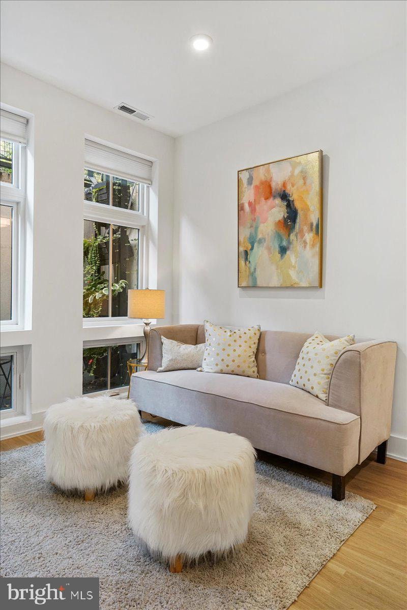 1761 P St NW unit 1, Washington, DC 20036 - photo 1