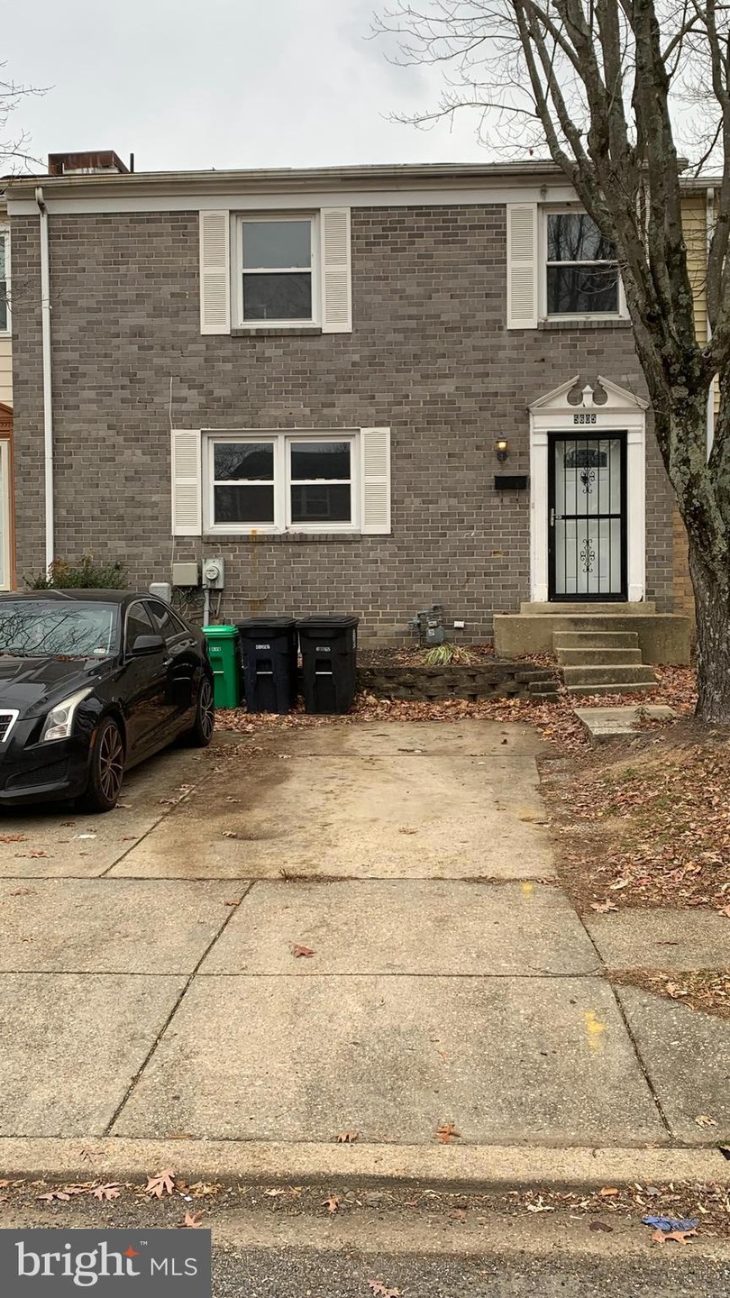 5605 Rollins Ln, Capitol Heights, MD 20743 - photo 1