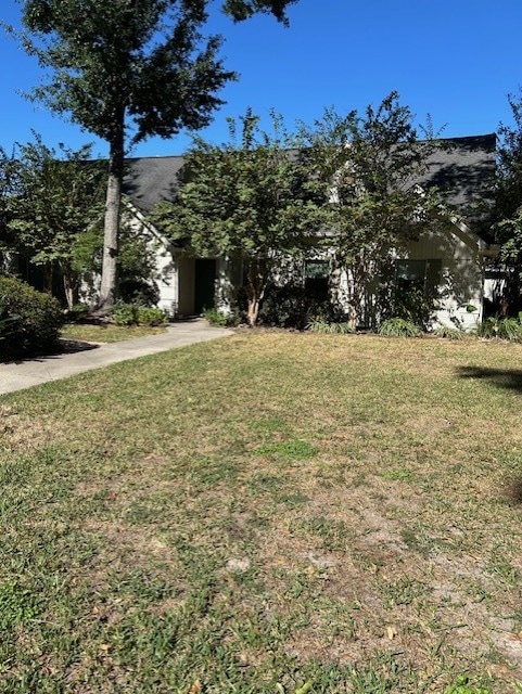 Corner lot in the interior of the subdivision