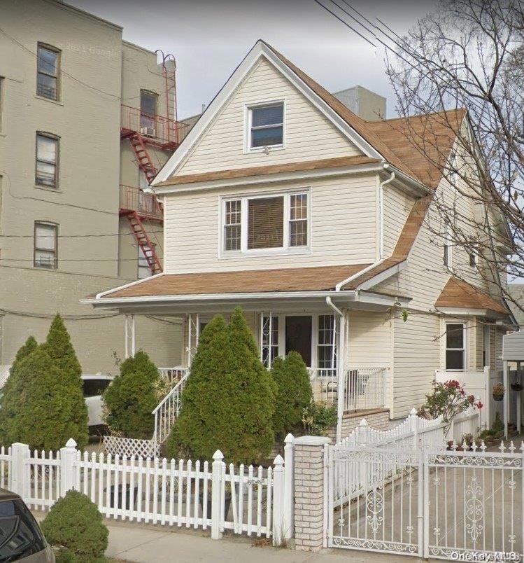 92-15 195th Place, Jamaica, NY 11423 - photo 1