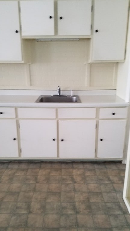 23 Hancock St unit Right, Peabody, MA 01960 - photo 1