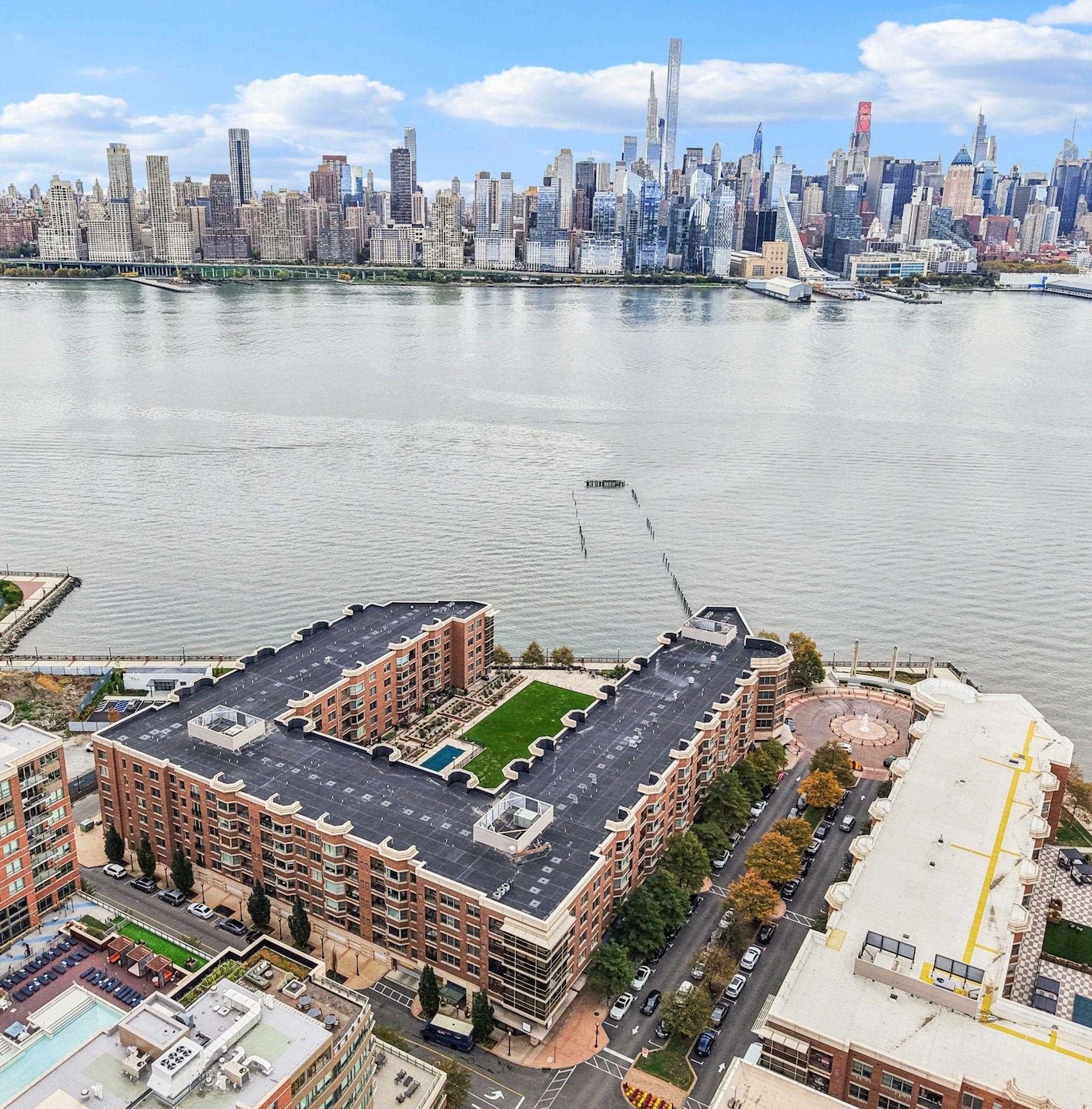 Pending $1,138,000 • Co-Listing Agent