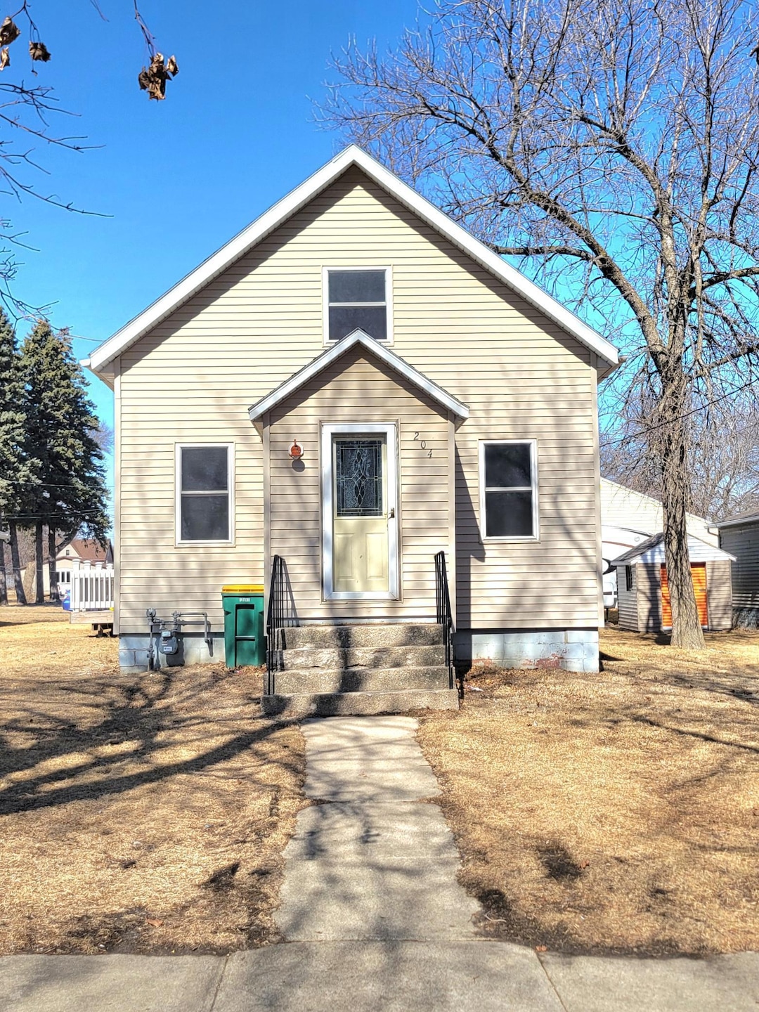 204 W 5th Ave, Lakefield, MN 56150 - photo 1