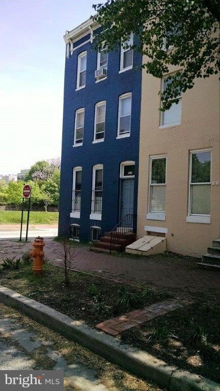 807 Hollins St unit 3 THIRD FLOOR, Baltimore, MD 21201 - photo 1