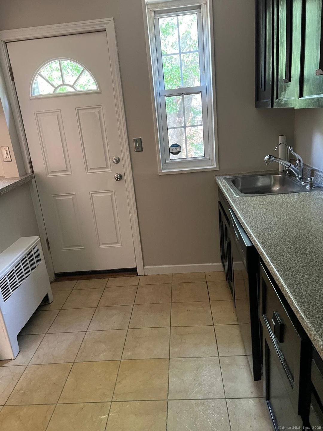 67 Mencel Cir unit D, Bridgeport, CT 06610 - photo 1