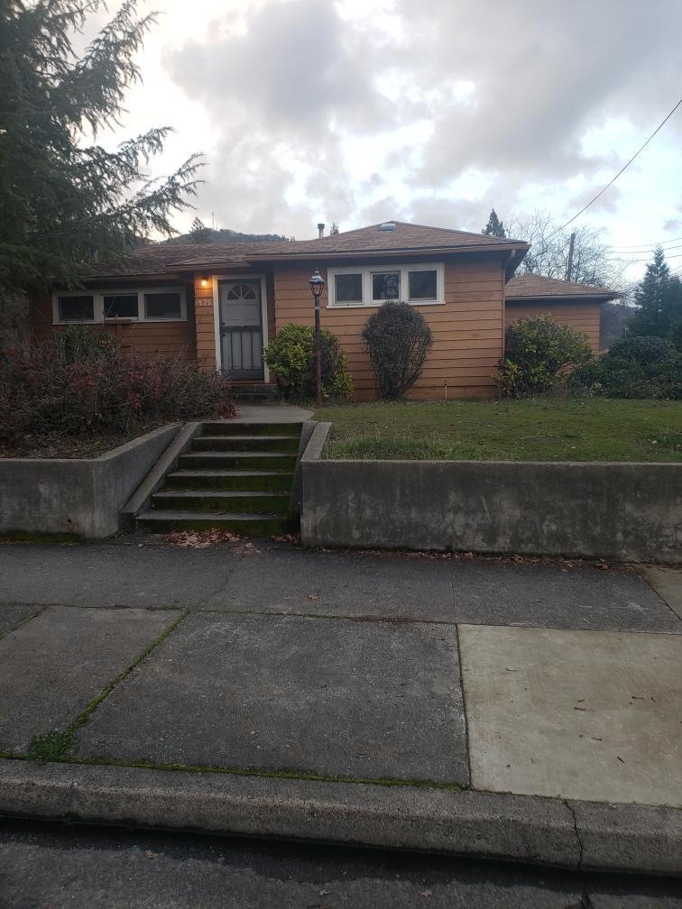 929 NE 9th Street