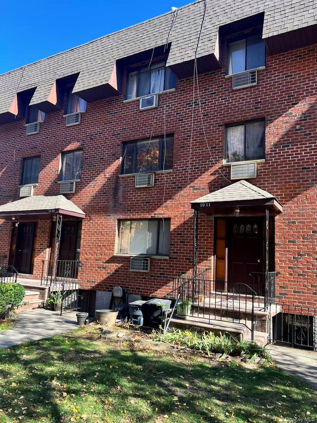 1009 166th St, Whitestone, NY 11357 - photo 1