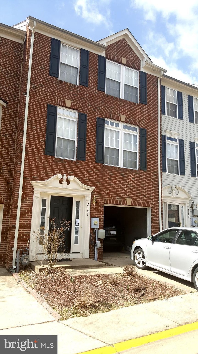 9142 Silvershadow Ct, Lorton, VA 22079 - photo 1