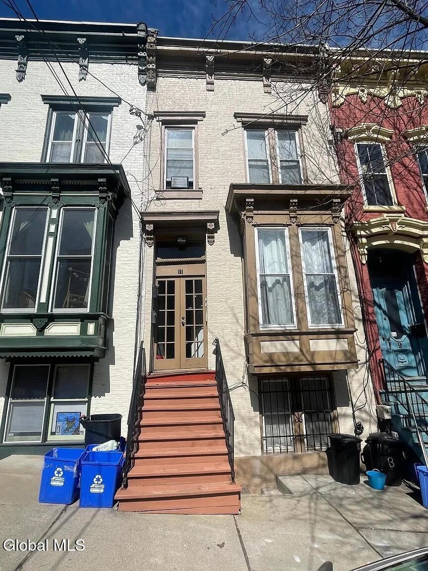 For Rent $1,100/month