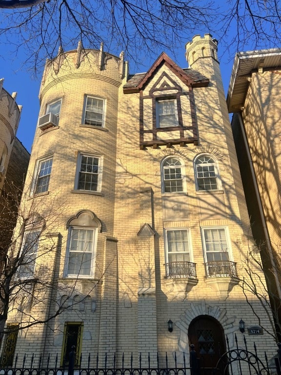 6214 N Richmond St unit 2, Chicago, IL 60659 - photo 1