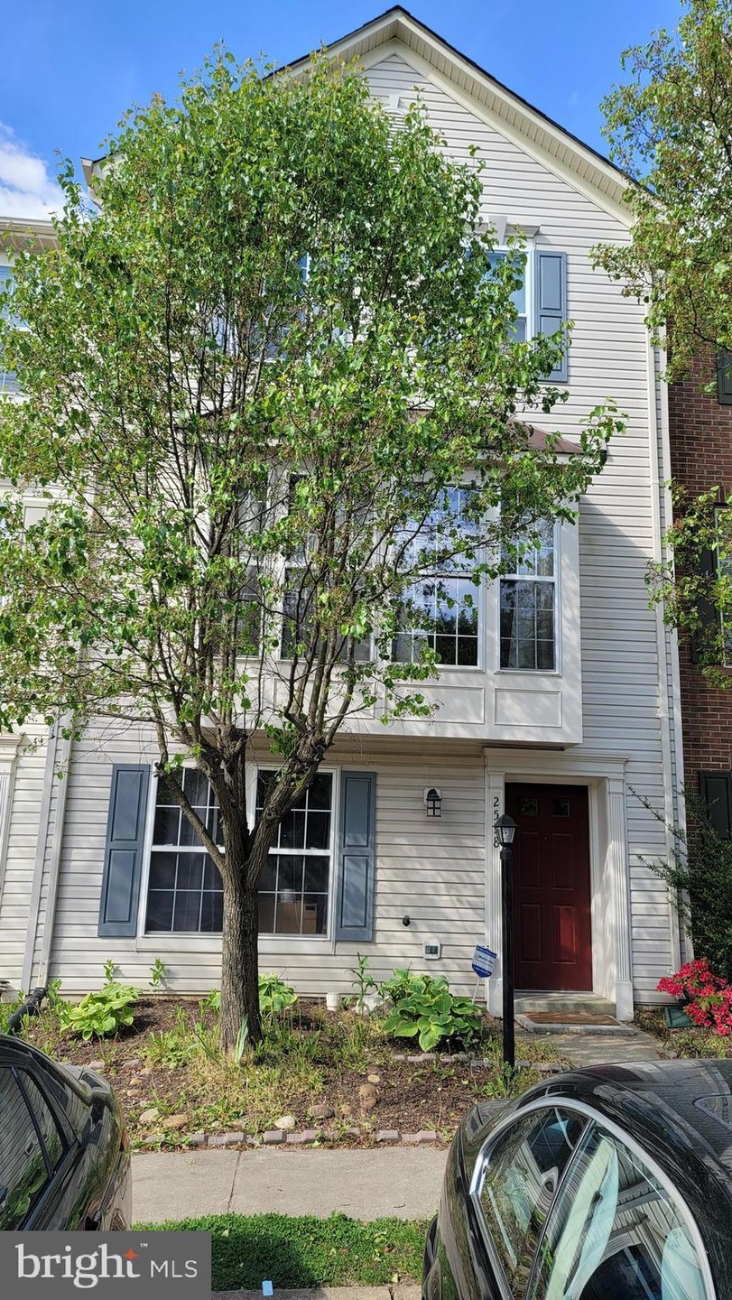2558 Chase Wellesley Dr, Herndon, VA 20171 - photo 1