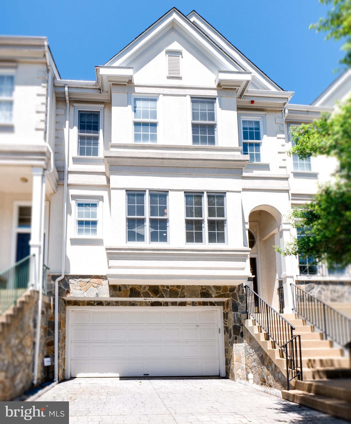 12812 Dogwood Hills Ln, Fairfax, VA 22033 - photo 1