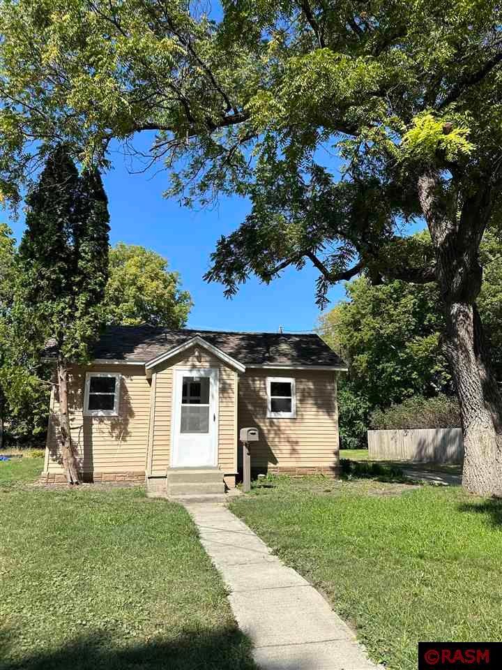 422 422 W 3rd St, Mankato, MN 56001 - photo 1