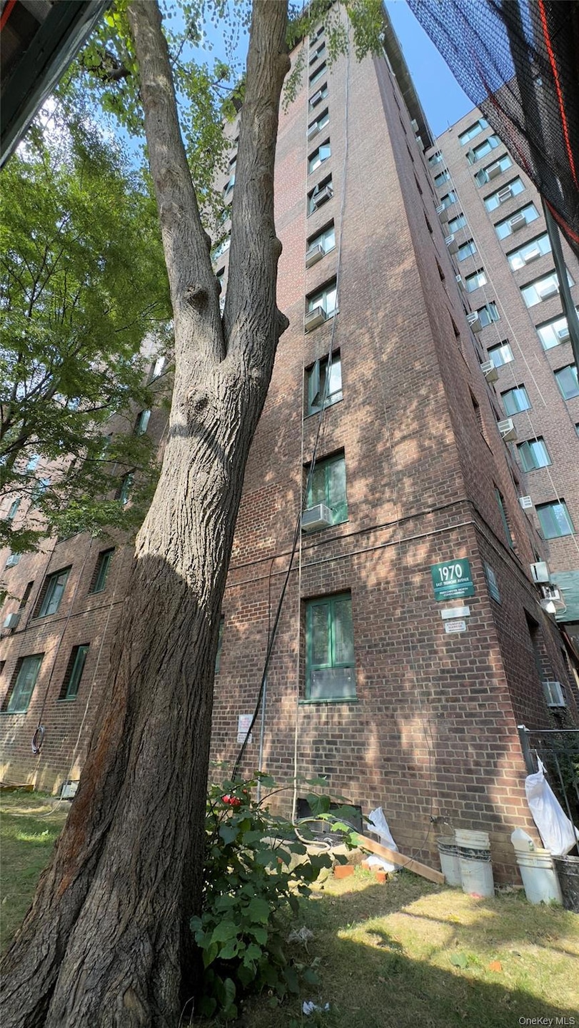 1970 E Tremont Ave unit 5G, Bronx, NY 10462 - photo 1