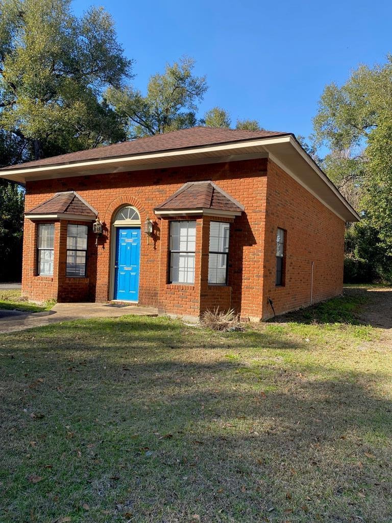 719 W Shotwell St, Bainbridge, GA 39819 - photo 1